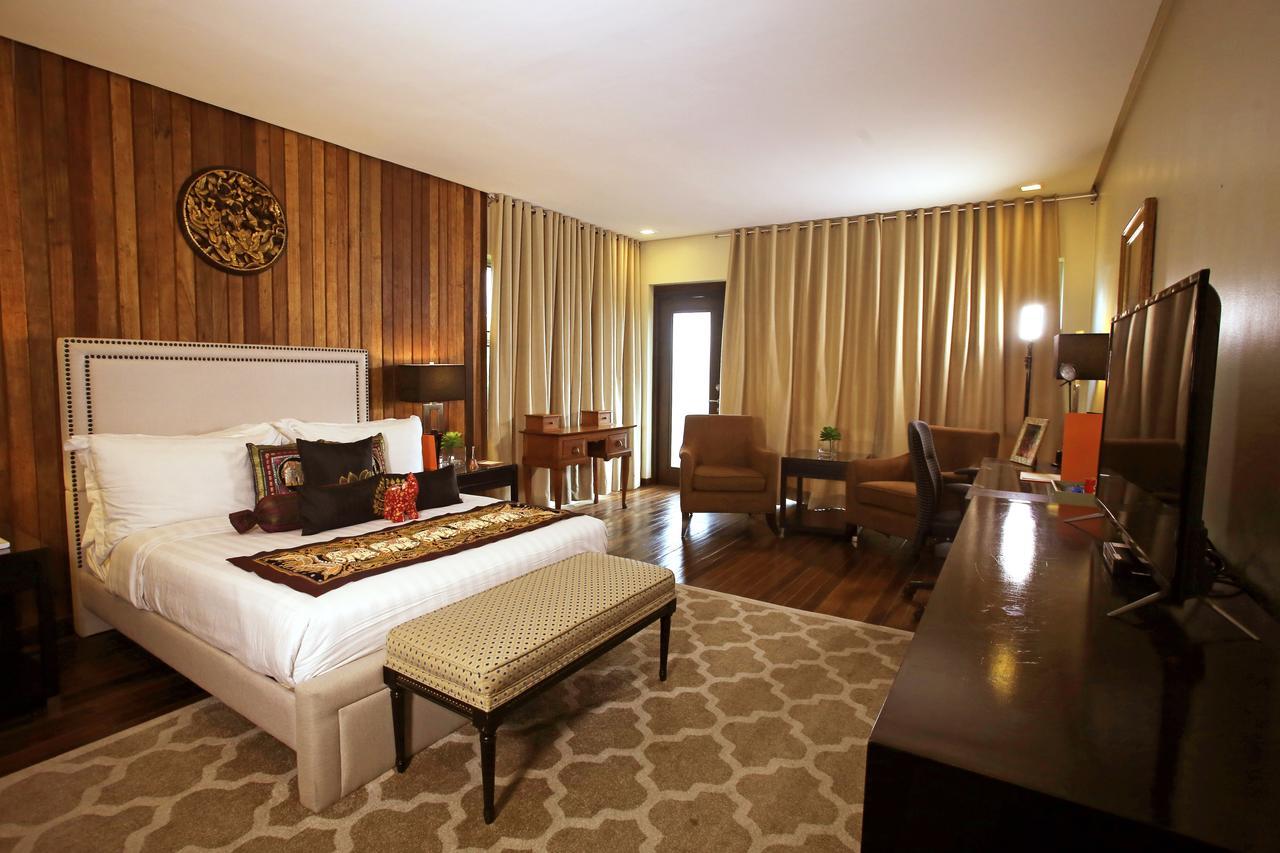 The Oriental Luxury Suites Alfonso Exteriör bild